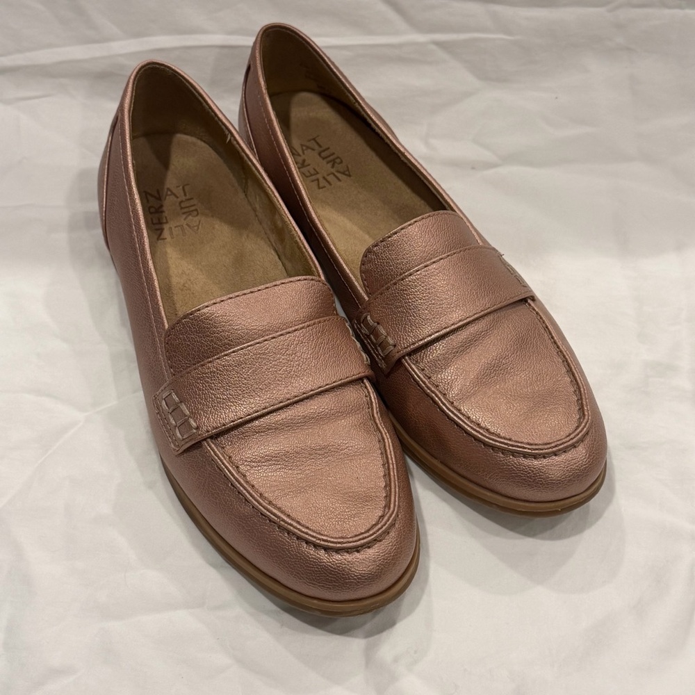 Naturalizer sz 8 Milo Rose Gold metalic faux leather Loafers slip on shoes flats